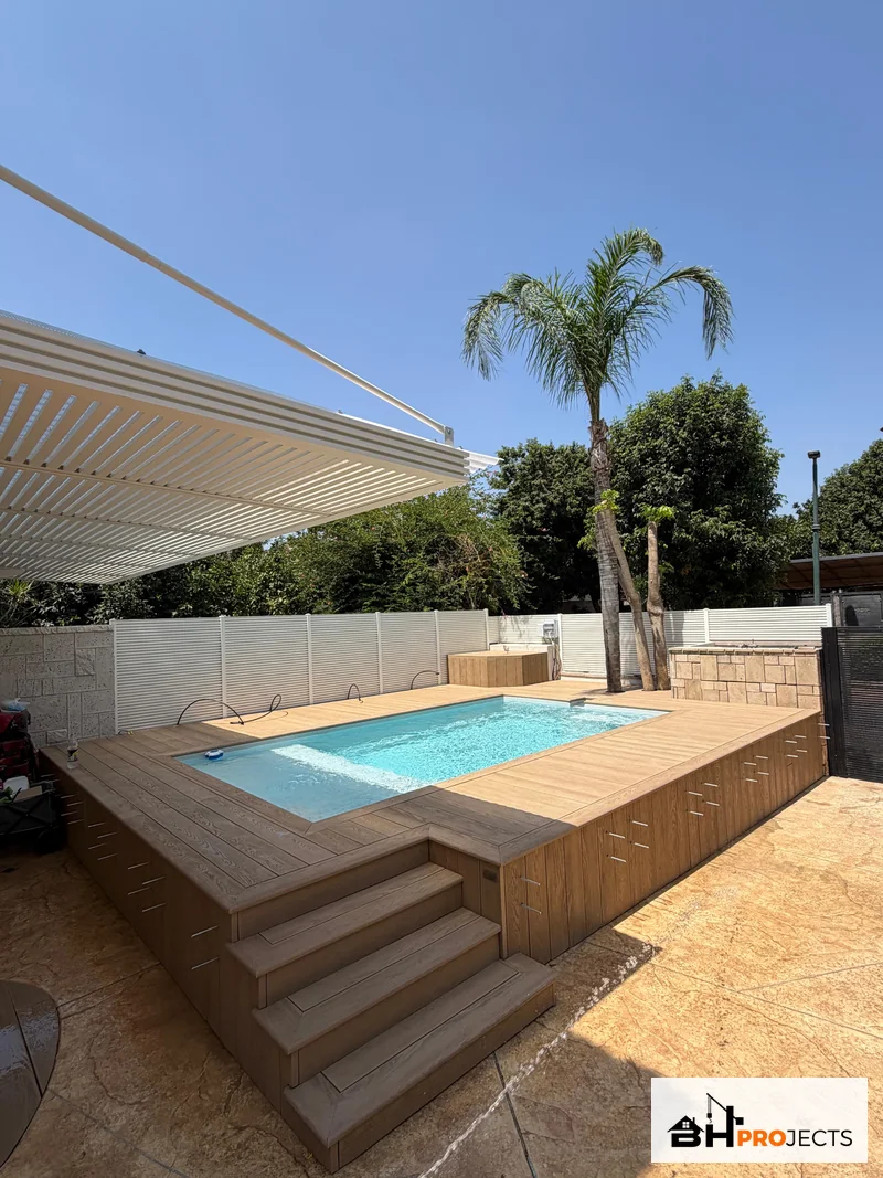 דק Millboard סביב בריכת פיברגלס בראשון לציון